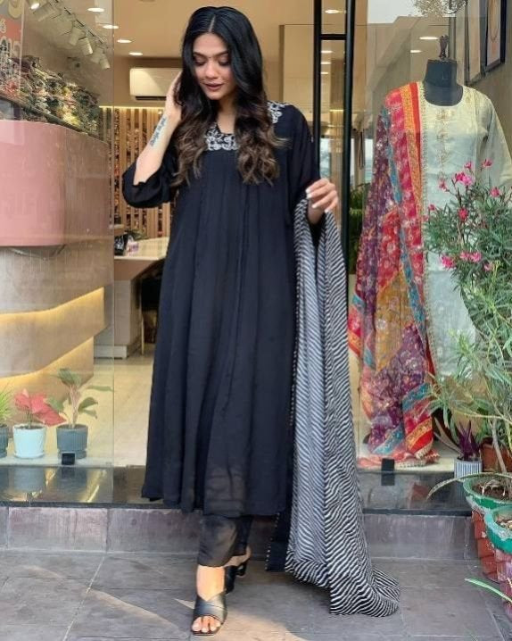 Muslin Three Set Kurti With Bottom And Duppatta